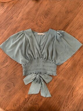 Mustard Seed Boutique Sage Tie-Back Smocked Waist V-Neck Blouse Size M